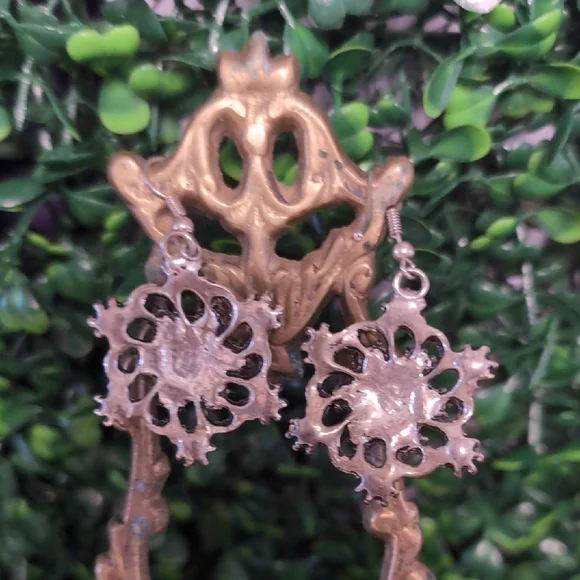 Elegant Snowflakel Crystal Earrings - Picture 3 of 5